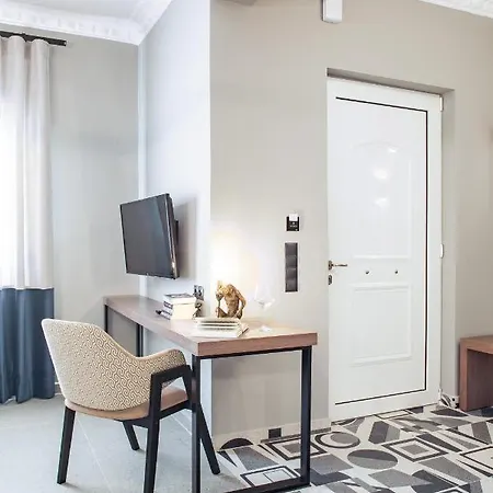Living In Luxury נאפפליו