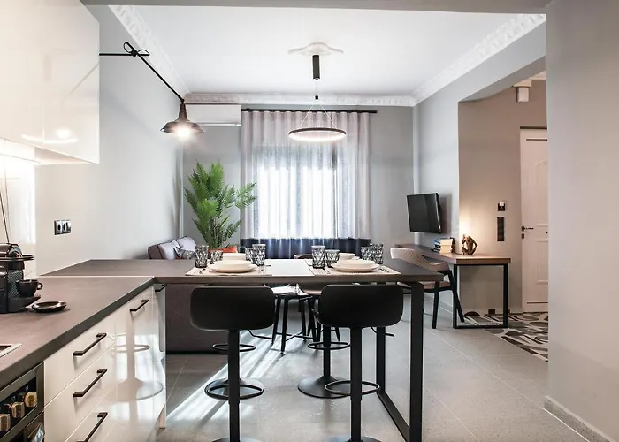 Living In Luxury * נאפפליו