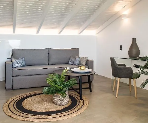 Living In Luxury * נאפפליו
