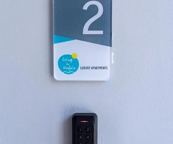 Living In Luxury נאפפליו