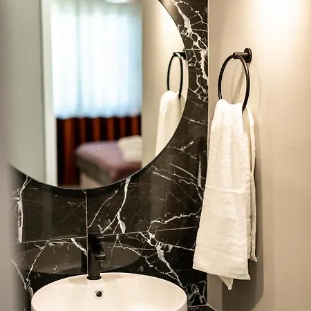 Living In Luxury * Anabolu